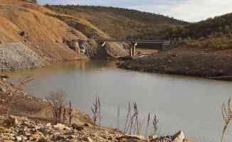 Kuraklık Gülbahar Barajı&#039;nı besleyen su kaynağını kuruttu