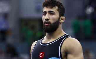 Milli güreşçi Burhan Akbudak&#039;tan gümüş madalya