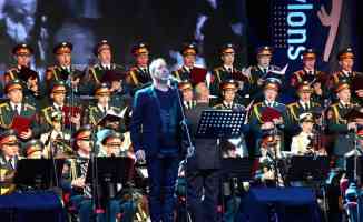 Rus Kızılordu Korosu ve Haluk Levent Bursa&#039;da konser verdi