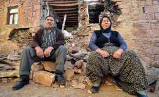 Konya&#039;daki depremde evi hasar gören aile yaşadıklarını anlattı