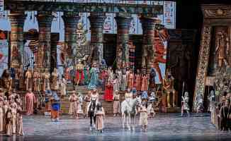 Kültür ve Turizm Bakanı Ersoy'un da izlediği 'Aida' kapalı gişe oynadı