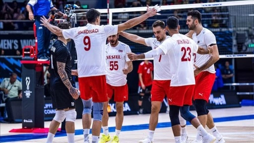 2025 Dünya Şampiyonası'nda 3'te 3 yapan milli takım, son 16 turuna grup lideri olarak yüks