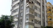 5. kattaki evin balkonu çöktü: 2 yaralı
