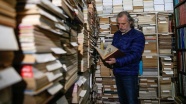 50 yılda biriktirdiği 150 bin eserle kütüphane kurmak istiyor