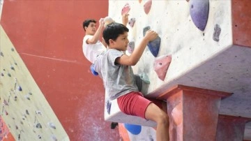 6 madalyalı 9 yaşındaki Aras, tırmanışta uluslararası başarı peşinde