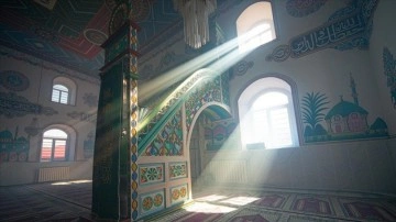700 yıllık cami ahşap sanatının zengin örneklerini barındırıyor