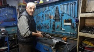 73 yaşında, 62 yıldır oto tamircisi