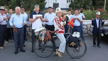 75 yaşındaki Kırgız, Türkiye'deki 4. Dünya Göçebe Oyunlarına katılmak için bisikletle yola çıkt