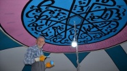75 yaşındaki nakkaş 6 asırlık tarihi caminin duvar süslemelerini işliyor