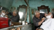 75 yıllık berber dükkanında eski usullerle tıraş