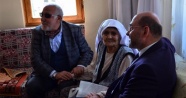 93 yaşındaki Ayşe Oral: 'Allah, Cumhurbaşkanımızı başımızdan eksik etmesin'