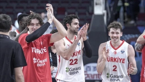 A Milli Basketbol Takımı, Avrupa Şampiyonası'nda 24 yıl sonra yarı finale yükseldi