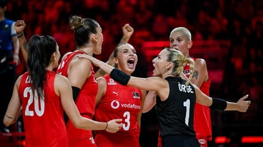 A Milli Kadın Voleybol Takımı, Dünya Şampiyonası'nın ilk maçında İspanya'yı 3-0 yendi