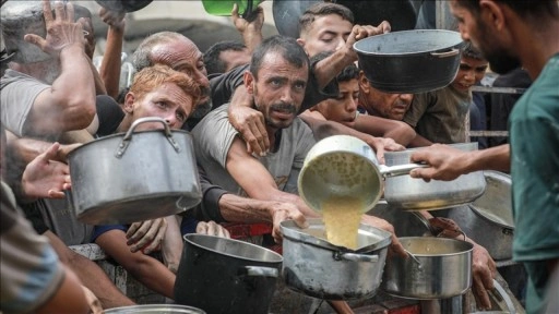 Gazze'deki açlığı belgeleyen AA kareleri dünya basınında geniş yer buldu