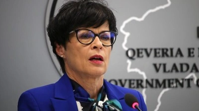 AB Komisyonu &Uuml;yesi Kos, Birliğe &uuml;ye olmak isteyen Kosova'ya reform &ccedil;ağrısı yaptı