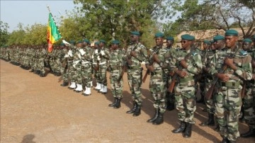 AB, Mali ordusuna yönelik eğitim misyonlarını askıya aldı