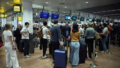 AB'nin yeni "Giriş-&Ccedil;ıkış Sistemi", Br&uuml;ksel Havalimanı'nda uzun kuyruklara yol a&ccedil;