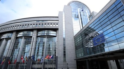 AB, zirve &ouml;ncesinde AP'de İsrail ve g&ouml;&ccedil; politikaları nedeniyle sert eleştirilerin hedefi oldu