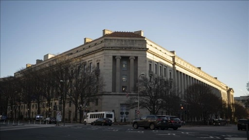 ABD Adalet Bakanlığı: Epstein dosyalarındaki Trump'a ait t&uuml;m materyaller yayımlanacak