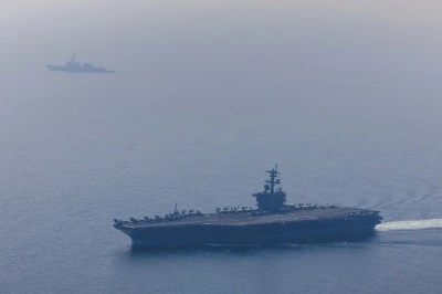 ABD askerlerinin aileleri, H&uuml;rm&uuml;z'de g&ouml;revli USS Abraham Lincoln u&ccedil;ak gemisindeki koşullardan ş