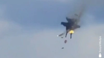 ABD&rsquo;de g&ouml;steri u&ccedil;uşu yapan 2 savaş u&ccedil;ağı havada &ccedil;arpışarak d&uuml;şt&uuml;