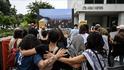 ABD'de göstericiler, medyanın Gazze'ye saldırılar konusunda taraflı olmasını protesto etti