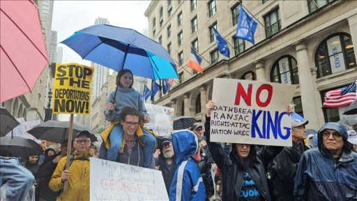 ABD'de milyonlarca kişi 'Krallara hayır' diyerek Trump yönetimini protesto etti
