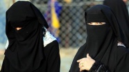 ABD'de Müslüman kadın peçesini açmadığı için dükkandan kovuldu