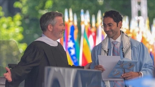 ABD'de serbest bırakılan Filistinli aktivist Mahdawi, Columbia Üniversitesinden mezun oldu