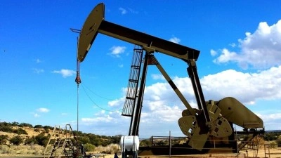 ABD/İsrail-İran savaşında 126 doları aşan Brent ilk yarıyı zirvesinin y&uuml;zde 42 altında kapattı