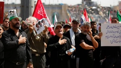 ABD-İsrail saldırılarında &ouml;len Hamaney'e veda t&ouml;renine katılanlardan 'birlik' mesajı