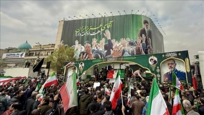 ABD-İsrail saldırılarında &ouml;len İranlı komutanlar i&ccedil;in Tahran&rsquo;da cenaze t&ouml;reni d&uuml;zenlendi