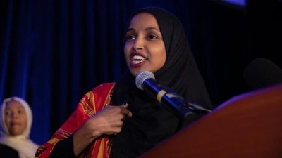 ABD Kongresi i&ccedil;in yarışan M&uuml;sl&uuml;man adaylardan Ilhan Omar, Minnesota'daki &ouml;n se&ccedil;imleri kazandı
