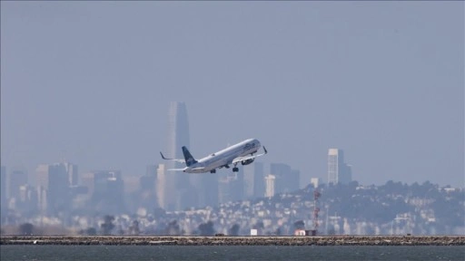 ABD'nin Boston kentindeki havalimanına inen Jet Blue uçağı pistin dışına çıktı