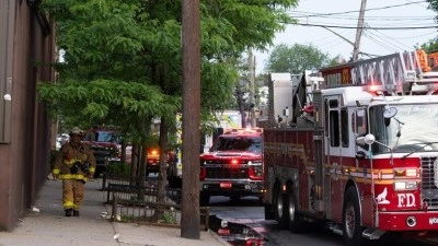 ABD'nin New York eyaletindeki tersanede &ccedil;ıkan yangın ve patlamada 1 &ouml;l&uuml;, 36 yaralı