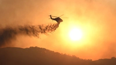 ABD'nin Utah eyaletinde orman yangınına m&uuml;dahale eden helikopter d&uuml;şt&uuml;