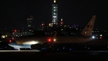 ABD Temsilciler Meclisi Başkanı Pelosi'nin uçağı, Tayvan'a indi