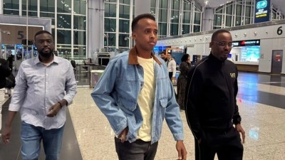 ABD'ye girişi reddedilen Somalili hakem Artan, İstanbul'dan &uuml;lkesine d&ouml;nd&uuml;