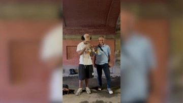 ABD'de sokak müzisyenlerine ilahiyle eşlik eden imam, İslamiyet'e ilgi duyulmasına katkı sağlıyor