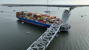 ABD'deki Francis Scott Key Köprüsü'ne çarpan kargo gemisinin enkazı kıyıya çıkarılıyor