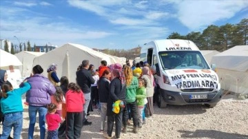 "Acılar paylaştıkça azalır" diyerek depremzedeler için seferber oldular