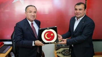 Adalet Bakanı Bozdağ, Yozgat Şehit Aileleri ve Gaziler Derneğini ziyaret etti