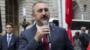 Adalet Bakanı Gül'den ABD'de kundaklanan Diyanet Camisi'ne ziyaret