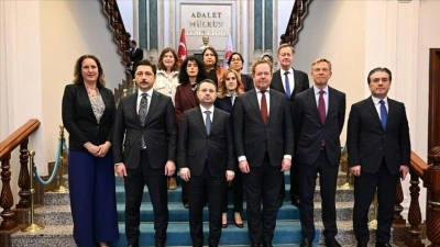 Adalet Bakanı G&uuml;rlek, Hollanda Adalet ve G&uuml;venlik Bakanı Van Weel ile g&ouml;r&uuml;şt&uuml;