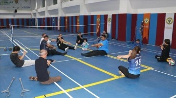 Adana Ayyıldız Engelliler Spor Kulübü Paravolley Takımı, zirve hedefiyle lige hazırlanıyor