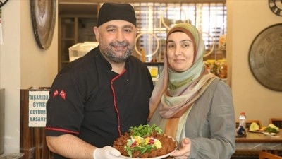 Adana'da &ccedil;iğ k&ouml;fte ustası &ccedil;ift &ccedil;&ouml;lyak hastaları i&ccedil;in gl&uuml;tensiz tarif geliştirdi