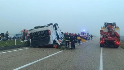 Adana'da devrilen yolcu otob&uuml;s&uuml;ndeki 2 kişi hayatını kaybetti, 23 kişi yaralandı