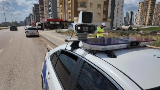 Adana'da hız ihlali, yapay zeka destekli radar cihazıyla tespit ediliyor