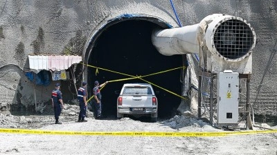 Adana'da i&ccedil;me suyu t&uuml;nel hattında meydana gelen g&ouml;&ccedil;&uuml;kte 1 iş&ccedil;i &ouml;ld&uuml;, 1 iş&ccedil;i yaralandı