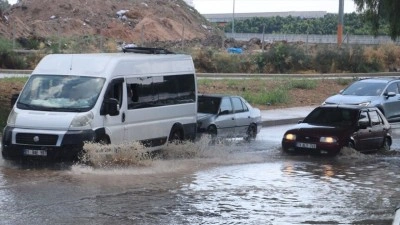 Adana'da sağanak ve şiddetli r&uuml;zgar etkili oldu